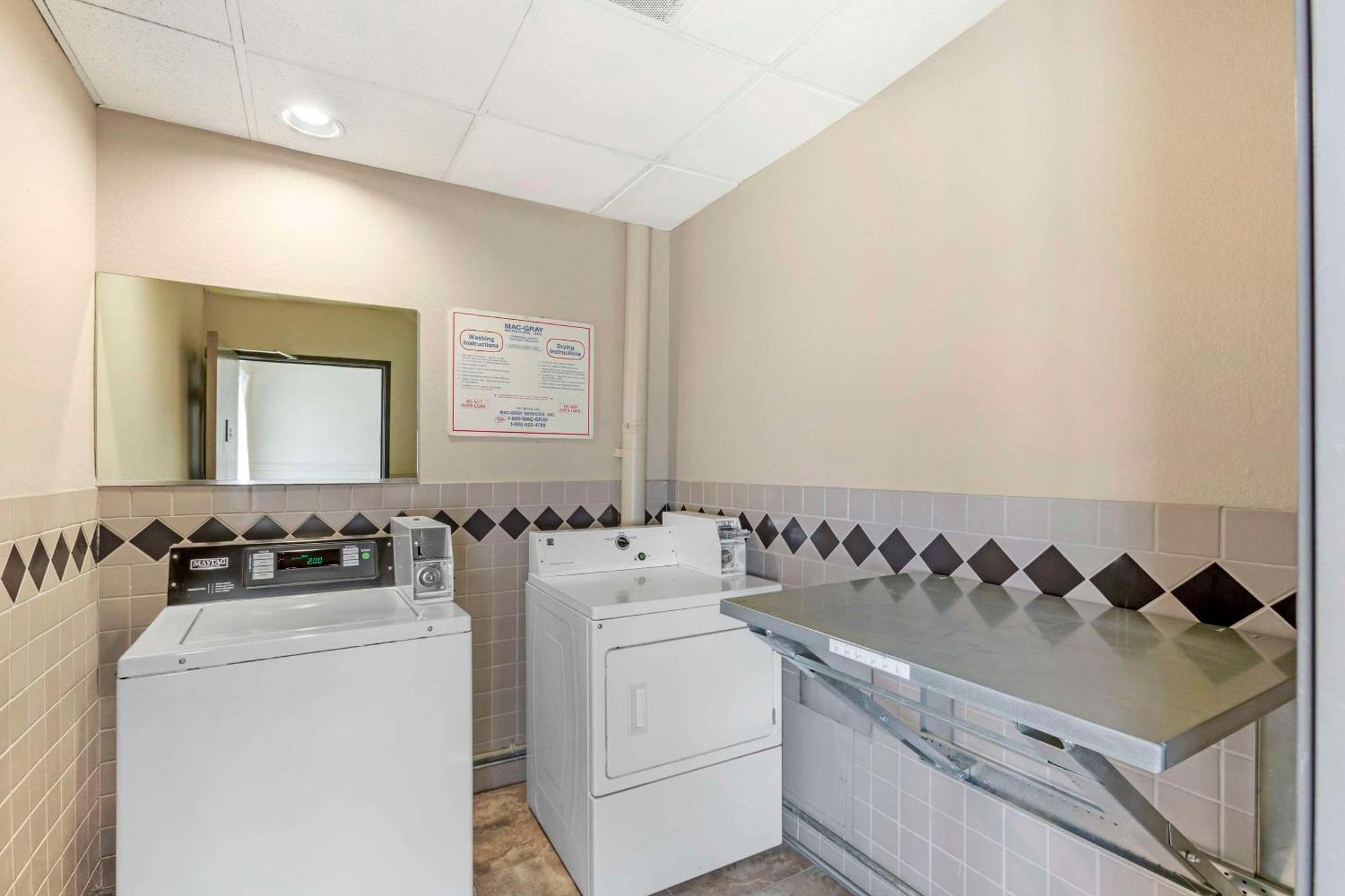 Comfort Inn West Phoenix At 27Th Ave And I-I0 מראה חיצוני תמונה