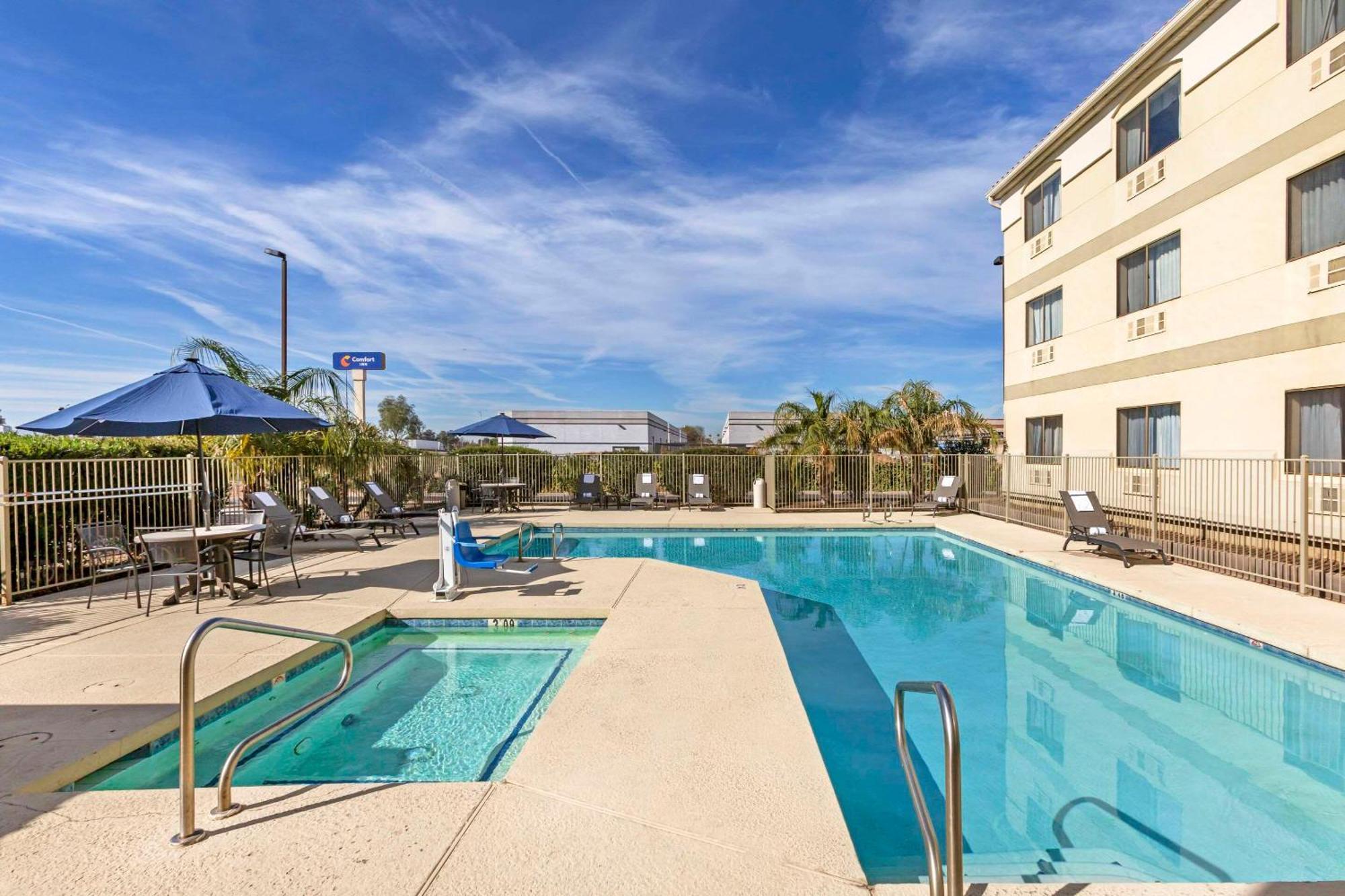 Comfort Inn West Phoenix At 27Th Ave And I-I0 מראה חיצוני תמונה