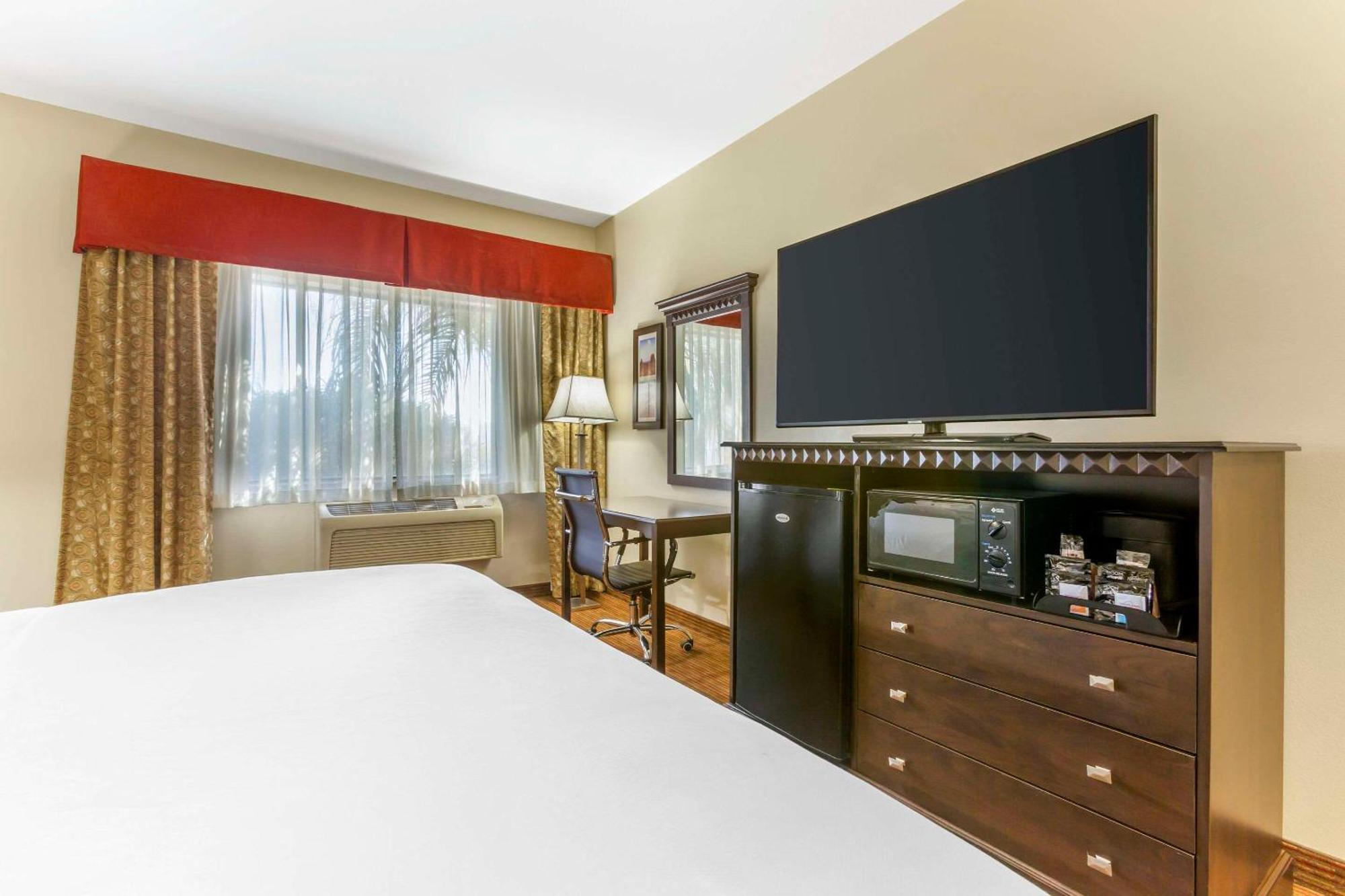 Comfort Inn West Phoenix At 27Th Ave And I-I0 מראה חיצוני תמונה